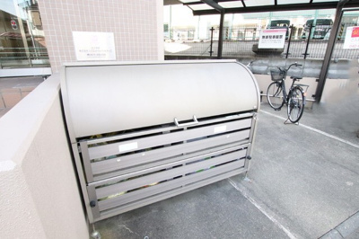 敷地内ゴミ置き場♪