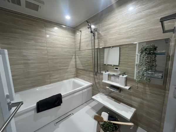 【浴室】 | グリーンコート藤が丘イクシーズ | ゆったりとお過ごしいただけるバスルームです。心と身体の疲れを癒してくれる安らぎの空間
浴室乾燥機も付いており、花粉シーズン、梅雨の時期にはとても便利です！