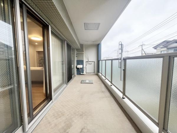 【バルコニー】 | グリーンコート藤が丘イクシーズ | 日当たりがいいため、洗濯物を干すにはいい環境です！
バルコニーも広々としております。