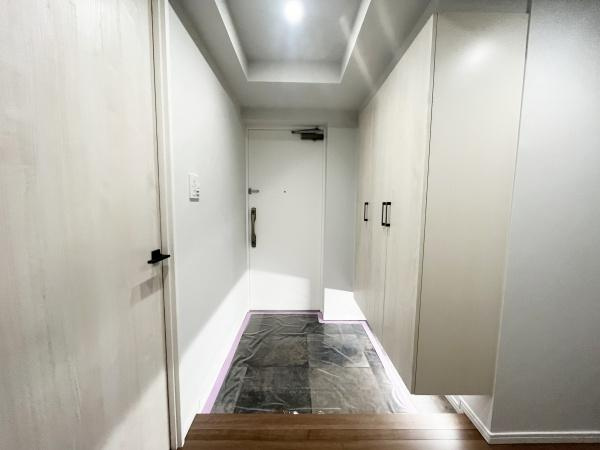 【玄関】 | グリーンコート藤が丘イクシーズ | 玄関にはシューズボックスもあり、鏡も付いているので玄関で身だしなみチェックも行えます！
