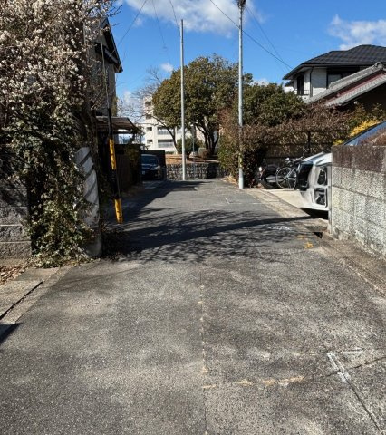 瑞穂区下山町一丁目　土地（古家あり）の周辺|前面道路　物件前から西方向撮影