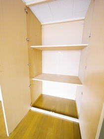 レオパレス羽折の内装|明るい室内です