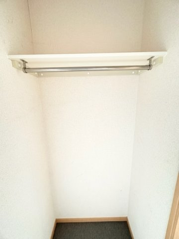 レオパレスウイング北坂戸の内装|明るい室内です