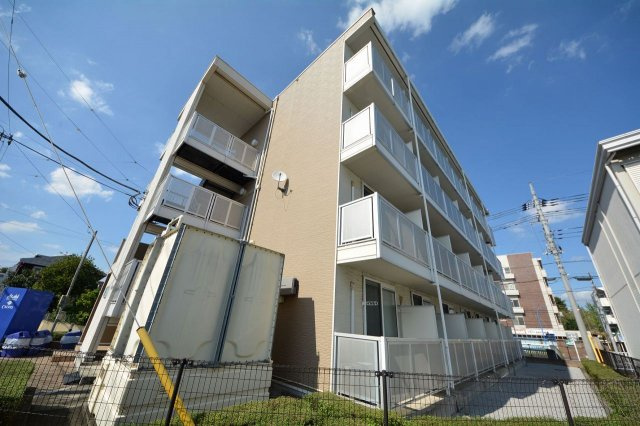 レオパレスウイング北坂戸の外観|落ち着いた雰囲気の外観です