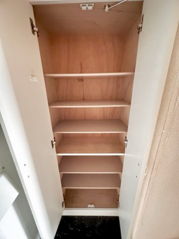 レオパレスウイング北坂戸の内装|シューズボックス