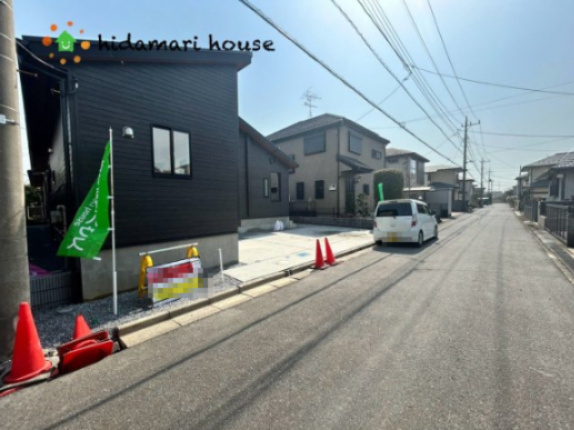 蓮田市椿山1丁目　新築平屋　ブルーミング01の前面道路含む現地写真