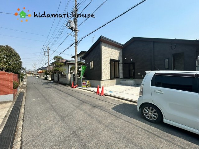 蓮田市椿山1丁目　新築平屋　ブルーミング01の前面道路含む現地写真
