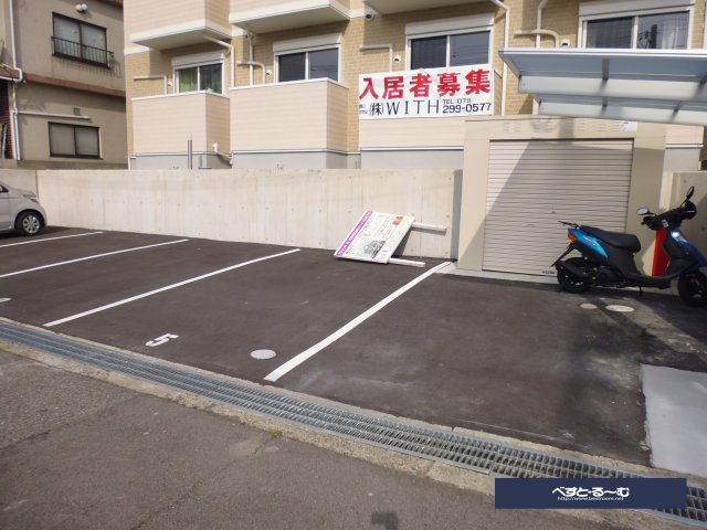 WITH ROSE AKASHIの駐車場