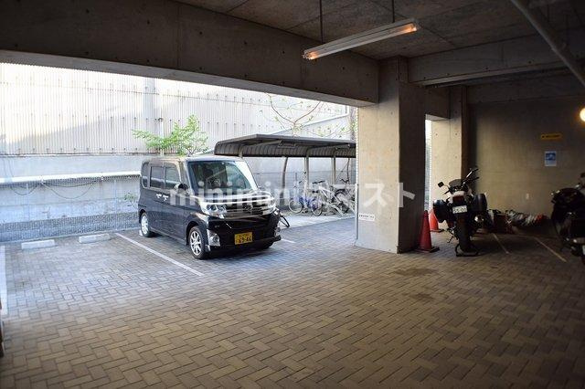 ウィンヒルズ難波西の駐車場