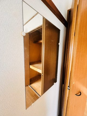 ピュアハイツB棟の設備|室内に鏡もついています。
