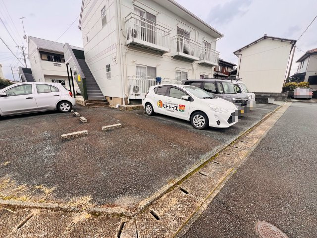 ピュアハイツB棟の駐車場