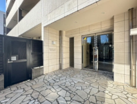 グラントレゾール駒形のエントランス