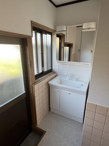 西秦泉寺　中古戸建　リフォーム済の独立洗面台