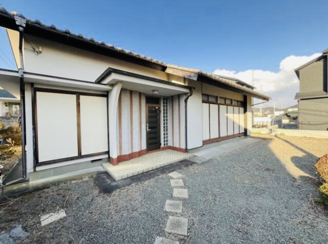 秦野市水神町　敷地広々平屋戸建の外観