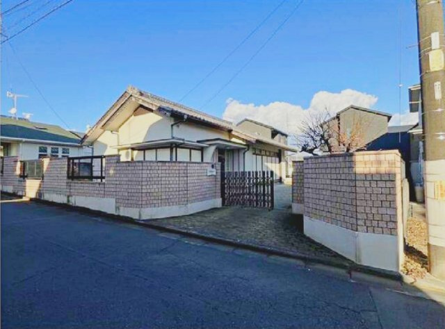 秦野市水神町　敷地広々平屋戸建の前面道路含む現地写真