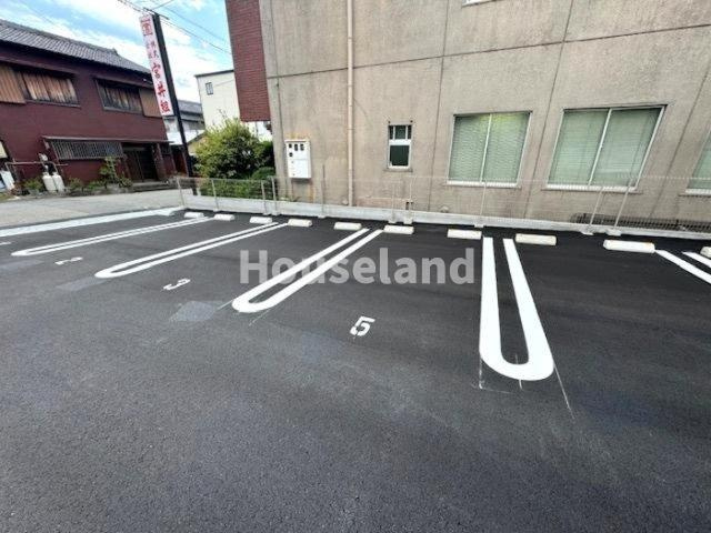 D-ROOM尾崎丁の駐車場
