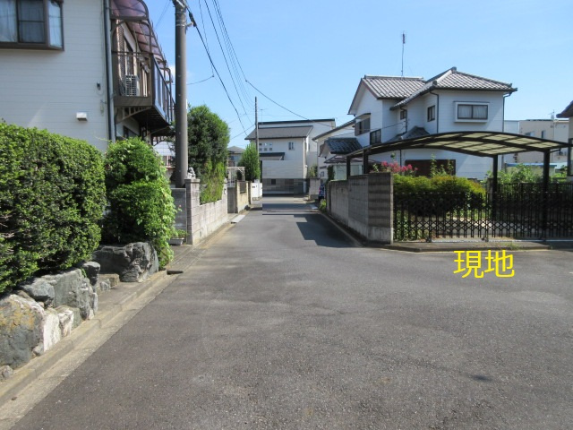 中古戸建　深谷市東方3650-5の前面道路含む現地写真