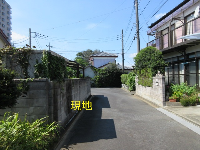 中古戸建　深谷市東方3650-5の前面道路含む現地写真