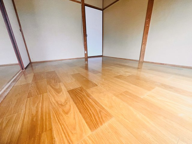 矢部川ハイツの洋室