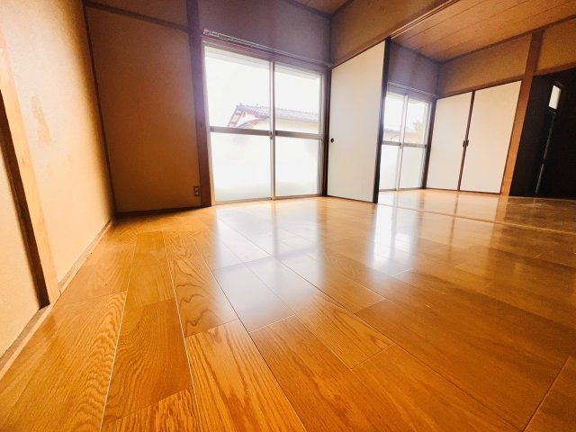 矢部川ハイツの洋室