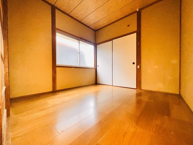 矢部川ハイツの洋室