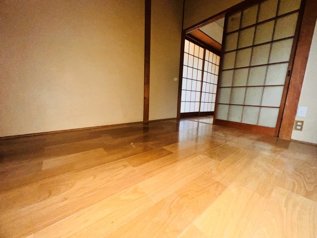 矢部川ハイツの洋室