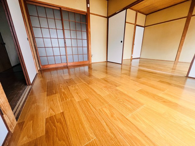 矢部川ハイツの洋室