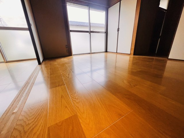 矢部川ハイツの洋室