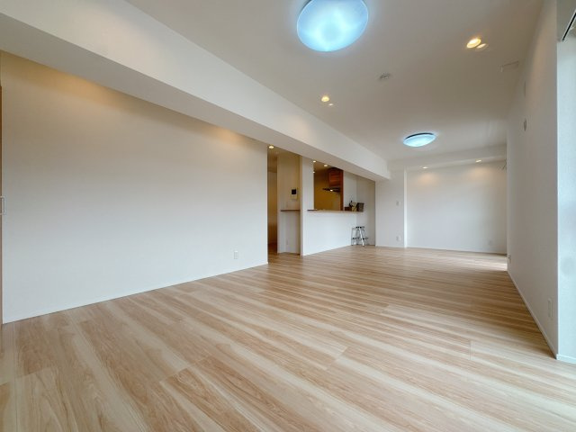 【居間・リビング】 | スワンマンション空港南☆仲介手数料無料☆ | ゆっくり過ごしたり食事をしたり、日々の暮らしに彩りを添えてくれる、そんな楽しく豊かな空間になりそうです。