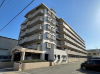 【外観】 | スワンマンション空港南☆仲介手数料無料☆ | 青空にも夕焼けにも映える、そんなたたずまい。ここで新生活スタートさせてみませんか♪