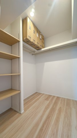 【収納】 | スワンマンション空港南☆仲介手数料無料☆ | このお部屋の魅力は収納の多さ♪ウォークインを二ヵ所にご用意しております。