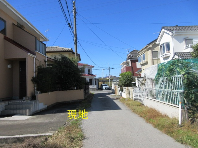 中古戸建　深谷市稲荷町北6-10の前面道路含む現地写真