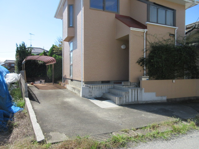 中古戸建　深谷市稲荷町北6-10の駐車場