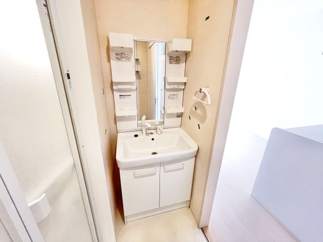 ラプリマさくら坂の洗面所|スペースが確保できる洗面所です