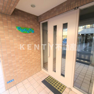 【エントランス】 | カーサビーンズ | 清潔なエントランスです