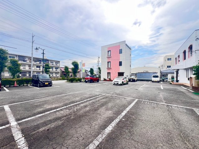 昭和波ビルの駐車場