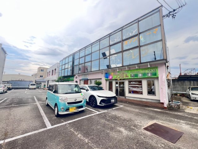 昭和波ビルの駐車場
