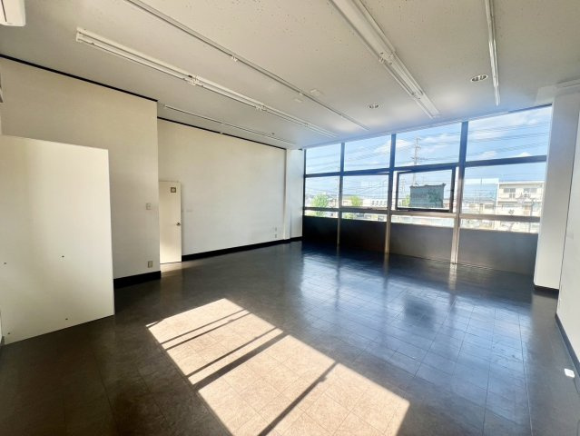 昭和波ビルの内装