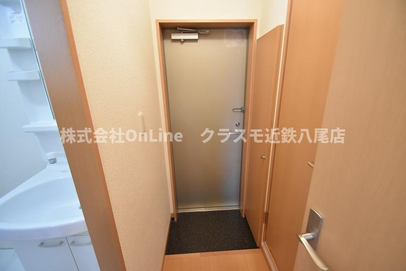 アルテミス八尾1の玄関