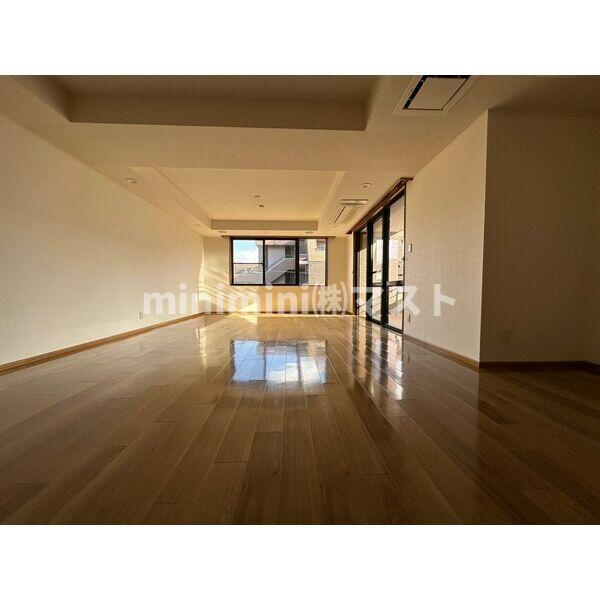 コート帝塚山中の居間・リビング