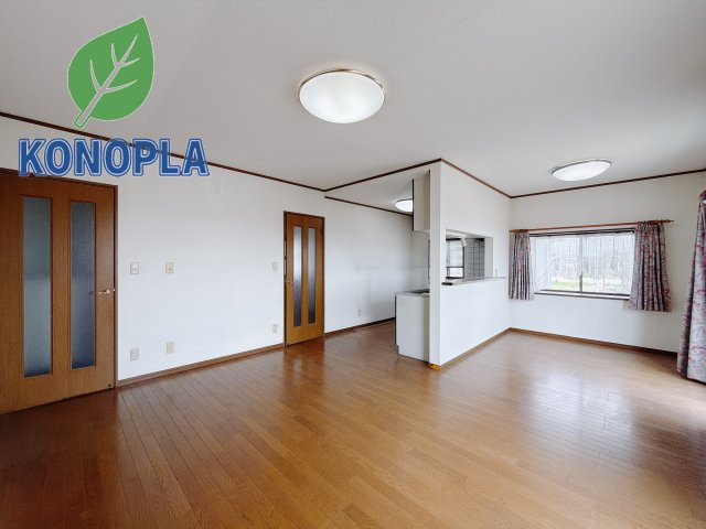 【中古戸建】伊勢崎市波志江町の居間・リビング|■リビング｜家族でゆったりくつろげる、居心地の良いリビング♪賃貸と違って、テレビや音楽の音を気にしなくて良いことが嬉しいですね(*＾＾*)