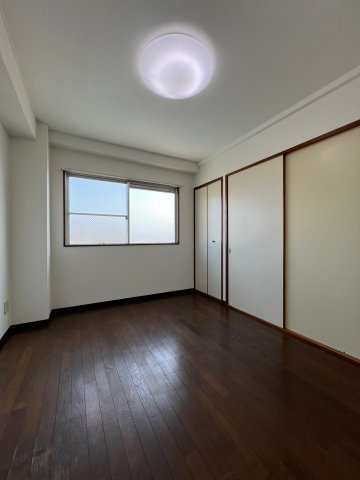 エクセル七曲マンションの洋室