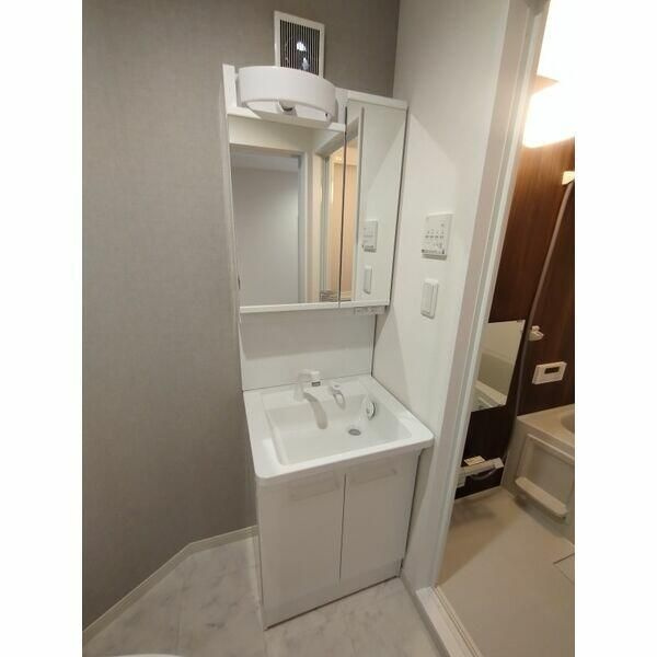 アンビション見沼の独立洗面台