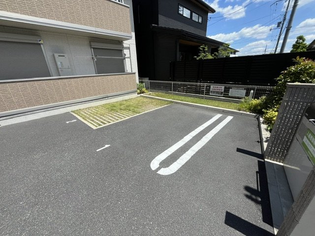 D-room K・M金剛の駐車場