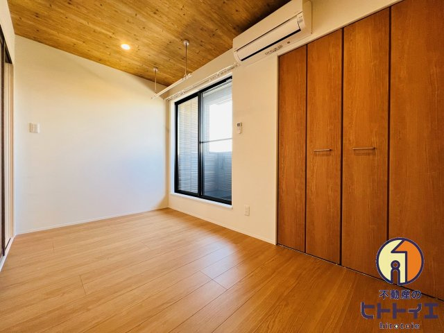 ティーレグノ羽犬塚の寝室|落ち着いた色調の寝室です