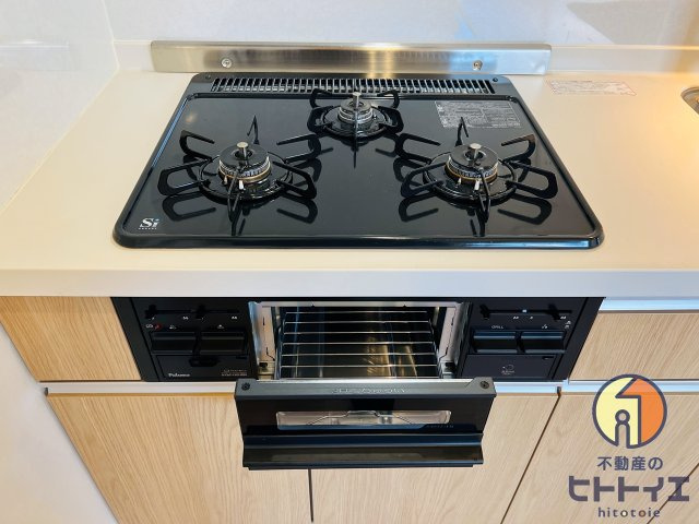 ティーレグノ羽犬塚のキッチン|グリル付き3口コンロです