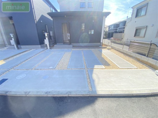 【駐車場】 | お車2台分の広々した快適な駐車環境♪