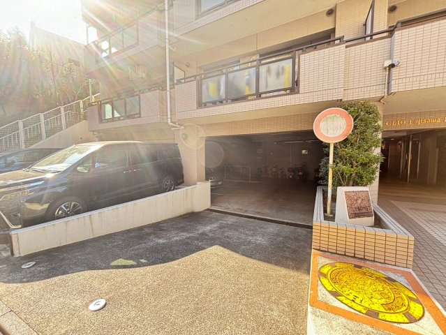 クリオ藤沢六番館の駐車場