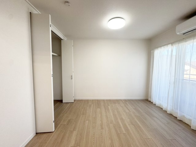 【洋室】 | 全居室収納付き。収納が沢山あるのでお荷物の多いご家庭もすっきり生活できます