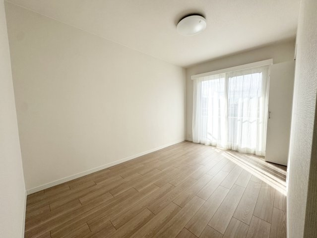 【洋室】 | 子供部屋として思春期のプライバシーを重視したり、在宅ワークにも最適な空間です